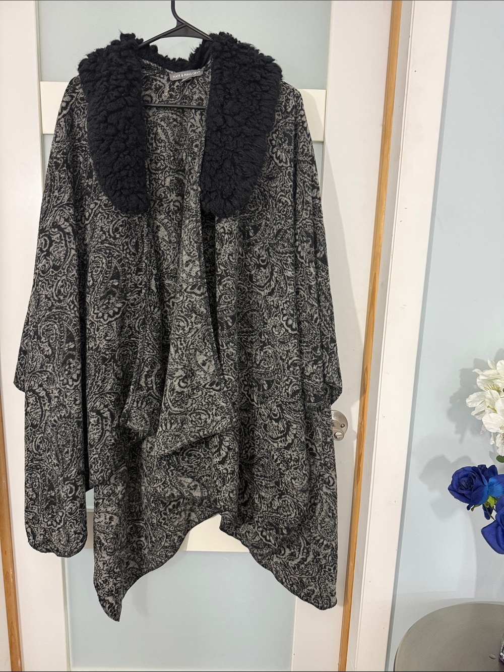 Kate & Mallory Black and Gray Paisley Open-Front Sweater with Faux-Fur Collar
